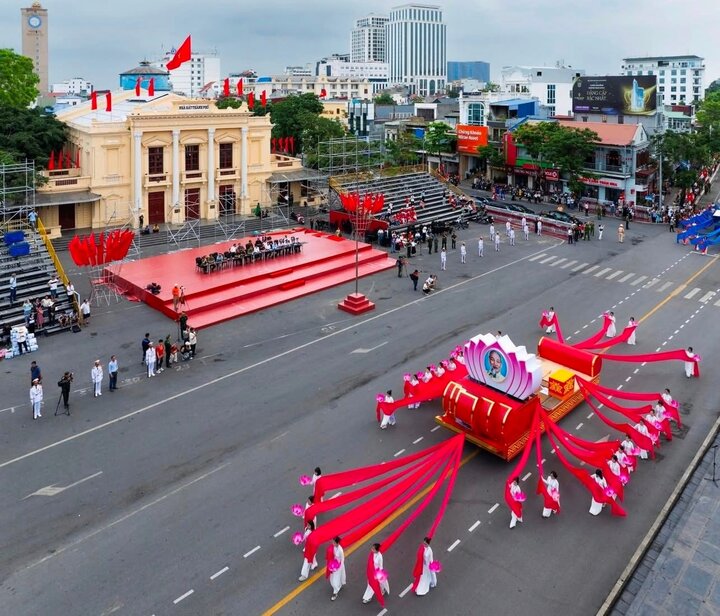 Không khí rực rỡ của buổi diễu hành – điểm nhấn văn hóa mỗi mùa hè tại Hải Phòng.