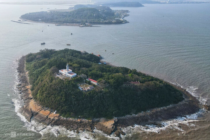 Đảo Hòn Dấu hoang sơ và trữ tình nằm ở vùng biển Đồ Sơn.