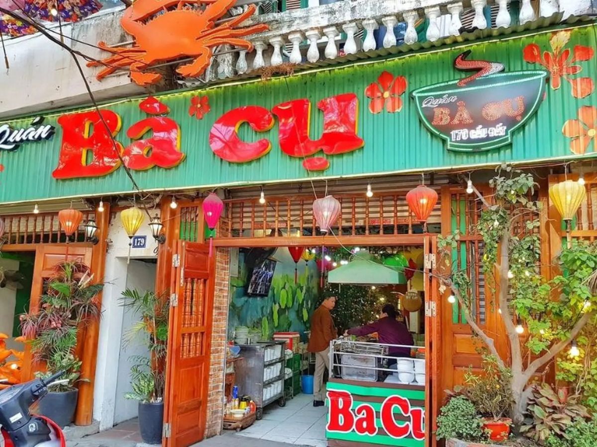 Bánh đa cua Bà Cụ Hải Phòng được nhiều người dân địa phương và du khách yêu thích