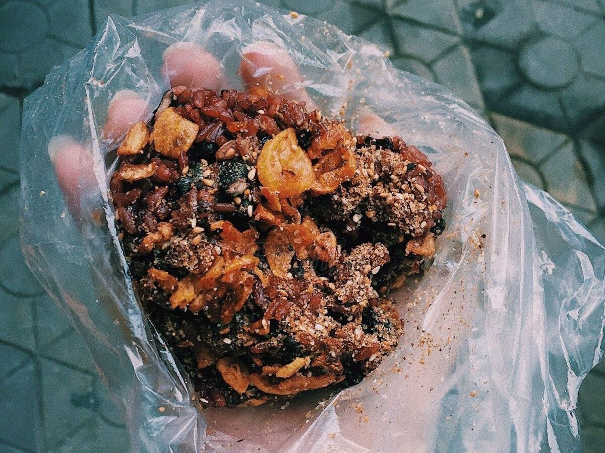 Xôi đỗ đen Hải Phòng là món ăn dân dã gắn bó với đời sống của người dân thành phố Cảng