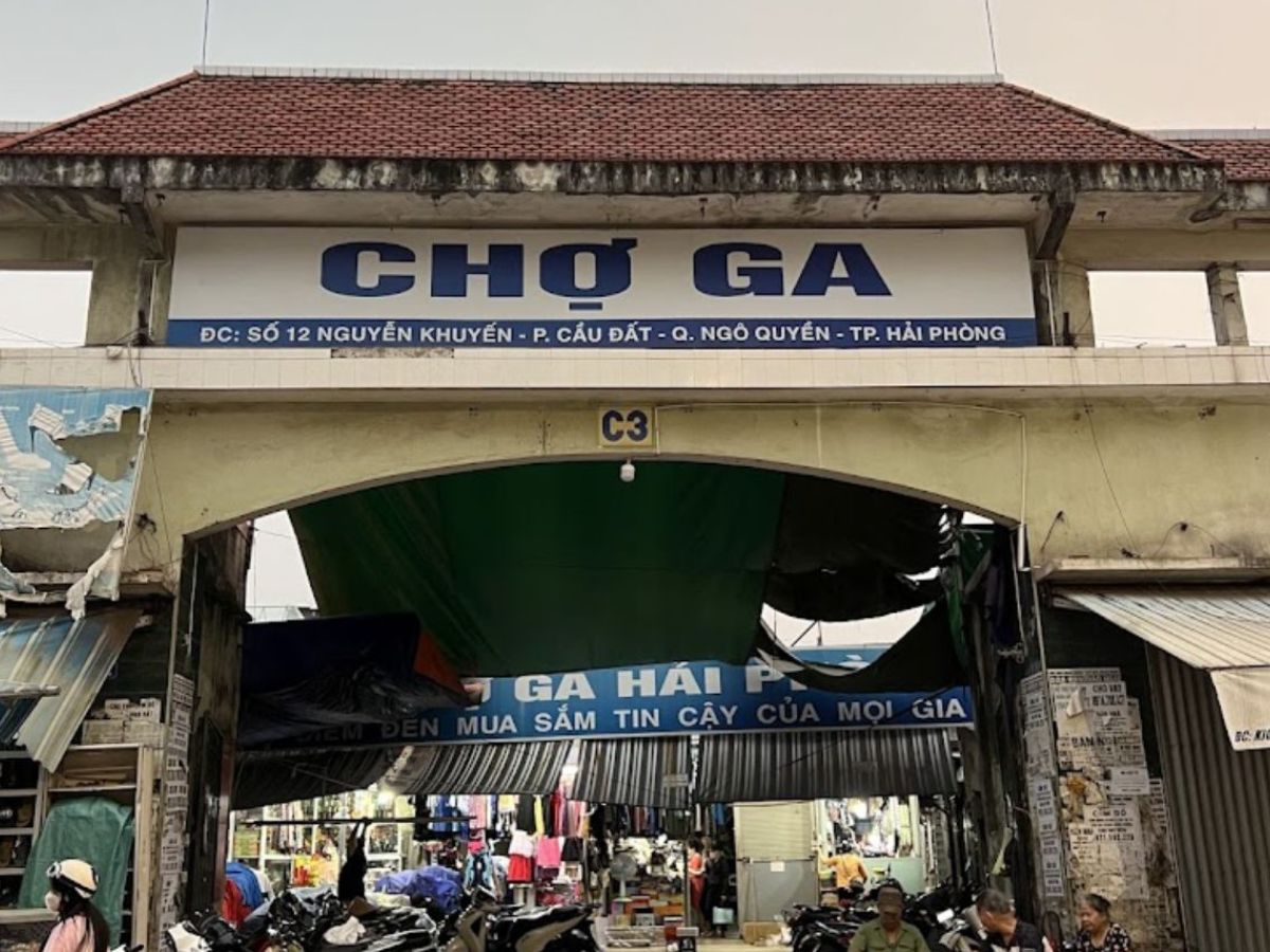 Chợ Ga Hải Phòng là một khu chợ có lịch sử lâu đời