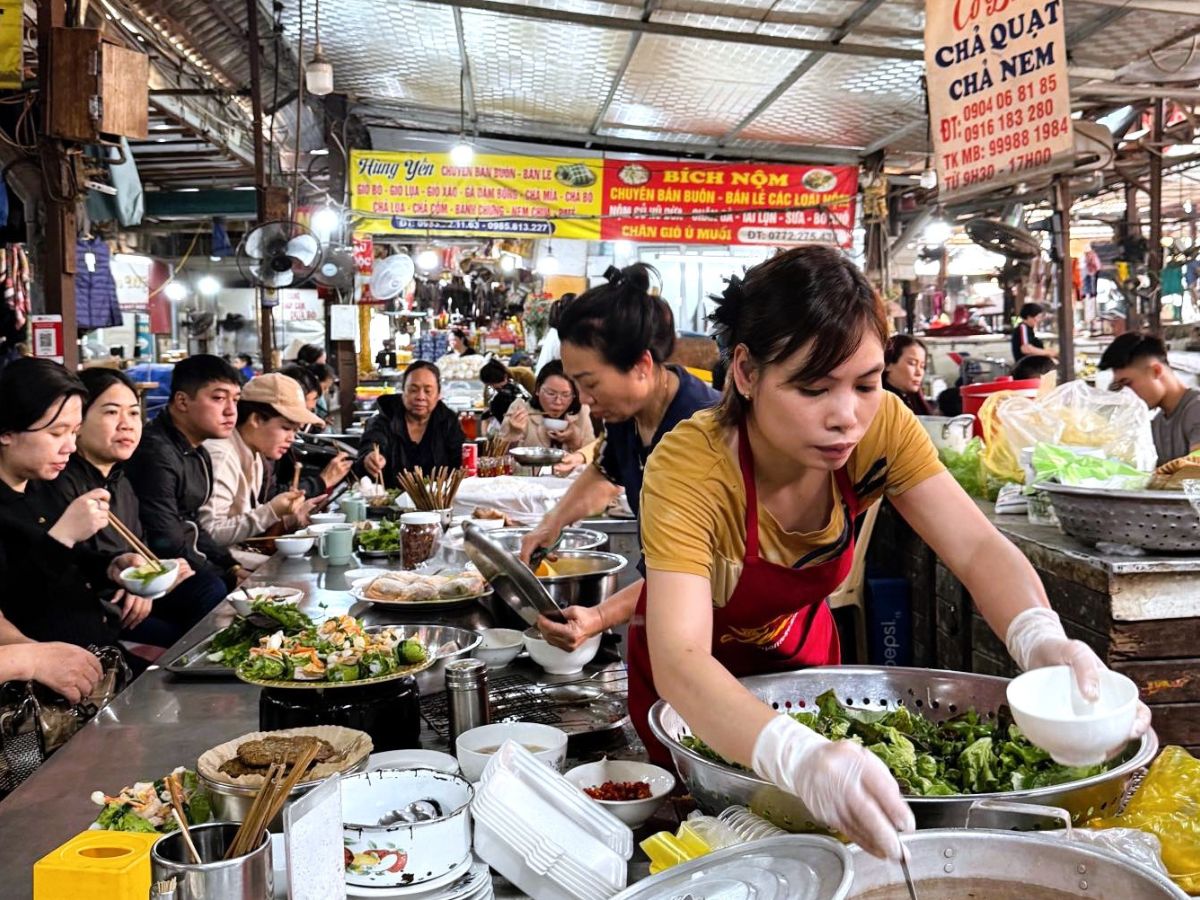 Chợ Ga Hải Phòng mang đến nhiều trải nghiệm đậm chất đời sống địa phương