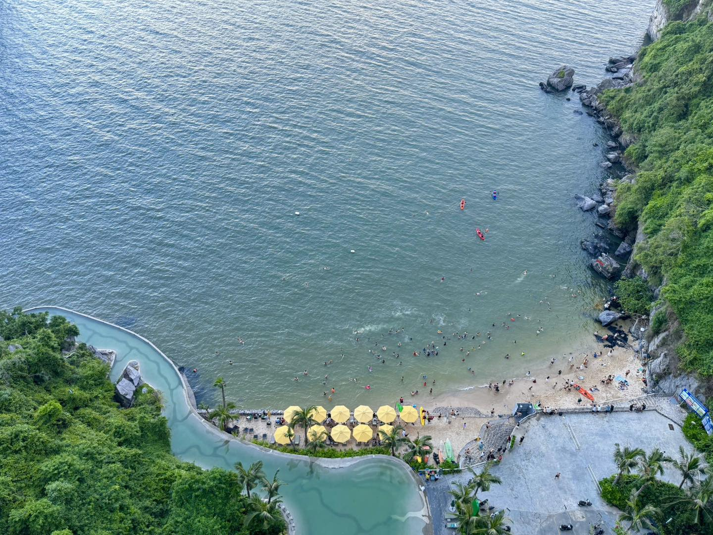 Flamingo Cat Ba Resorts tọa lạc tại vị trí đắc địa