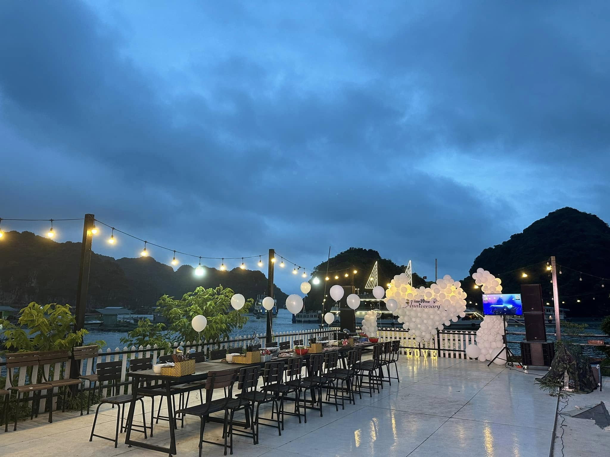 Không gian ngoài trời lãng mạn của Tsunami Cafe & Camping