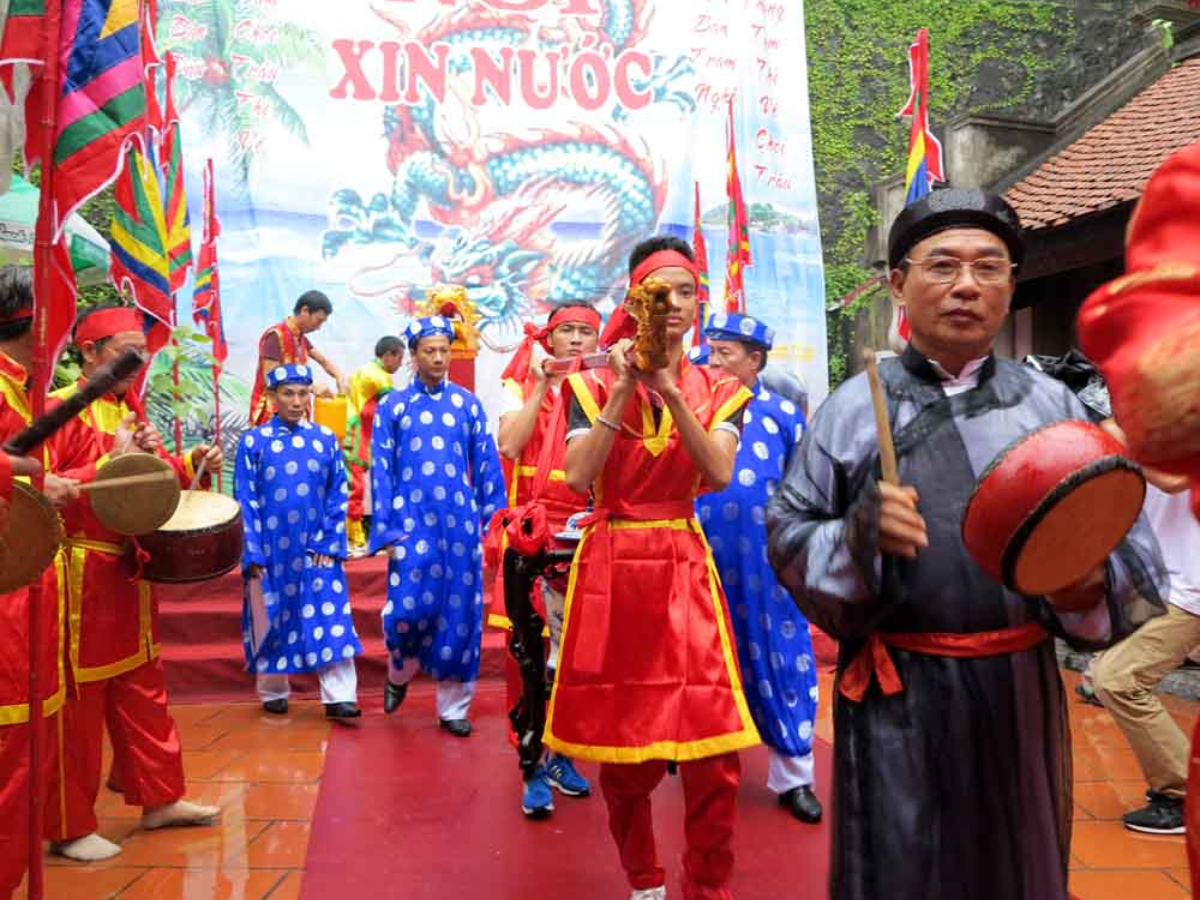 Nghi lễ rước nước từ đền Nghè