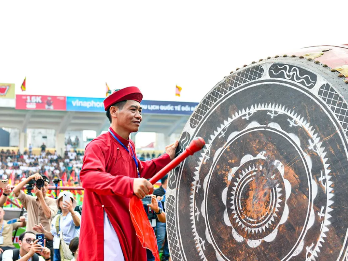 Nghi thức đánh trống khi mở hội