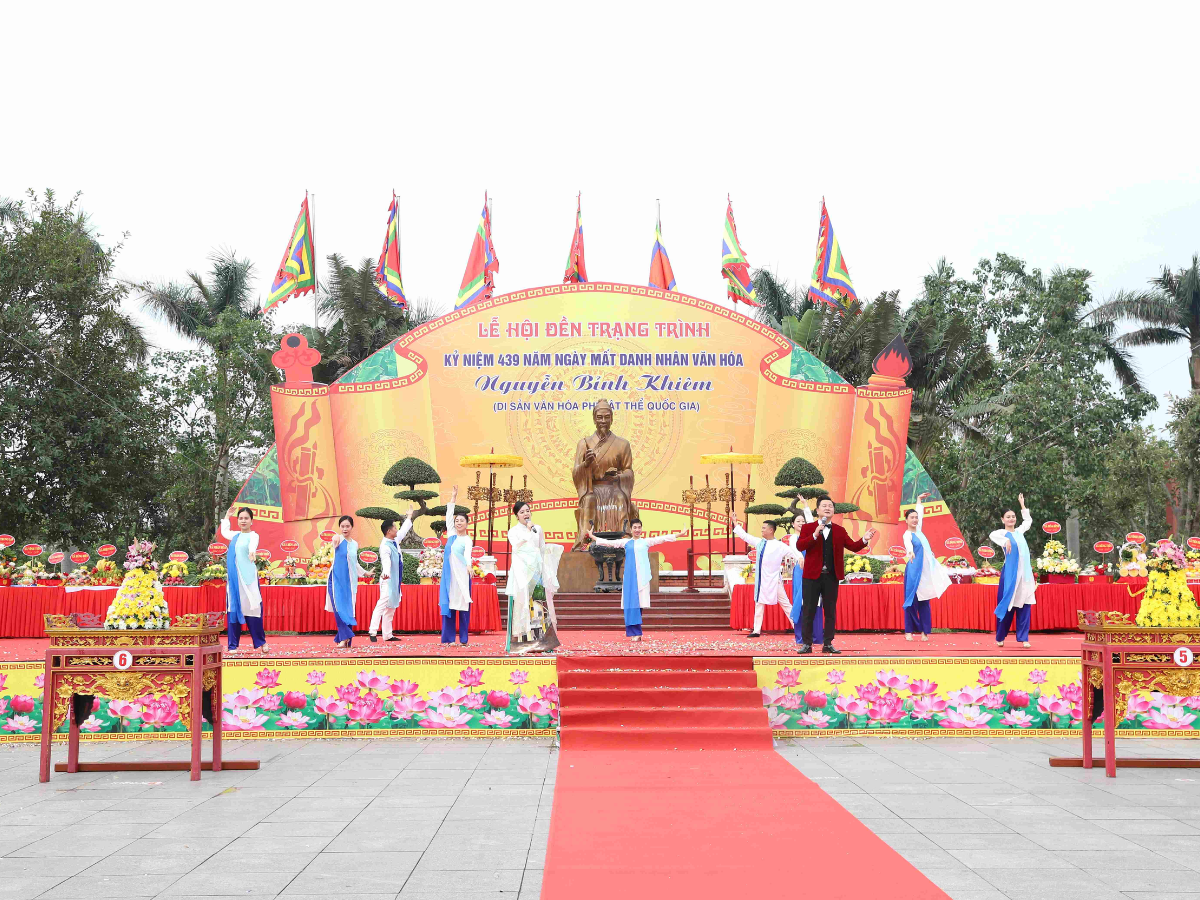 Lễ hội đặc sắc diễn ra hằng năm tại khu di tích Trạng Trình