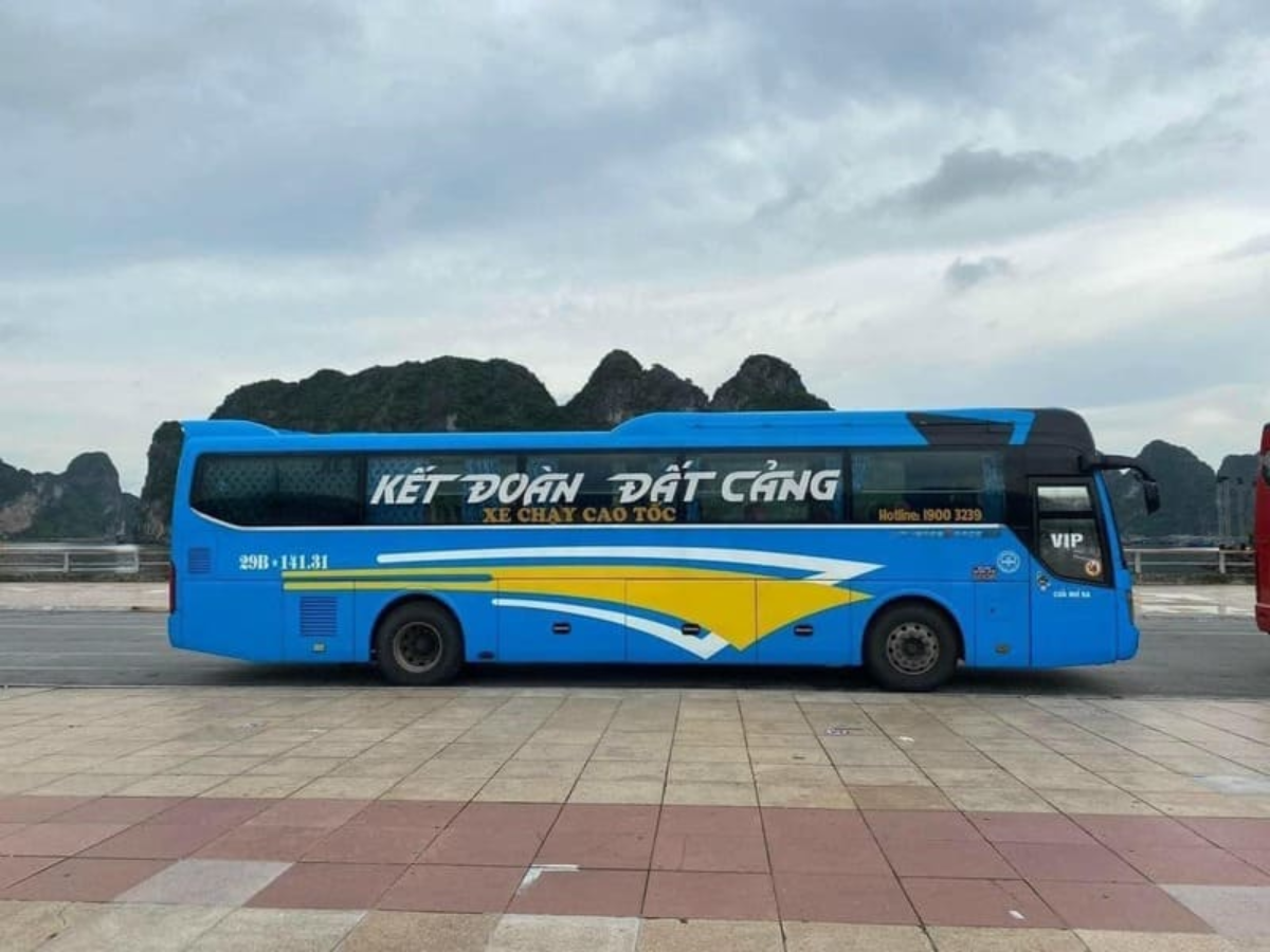 Nhà xe Kết Đoàn với màu xanh nổi bật