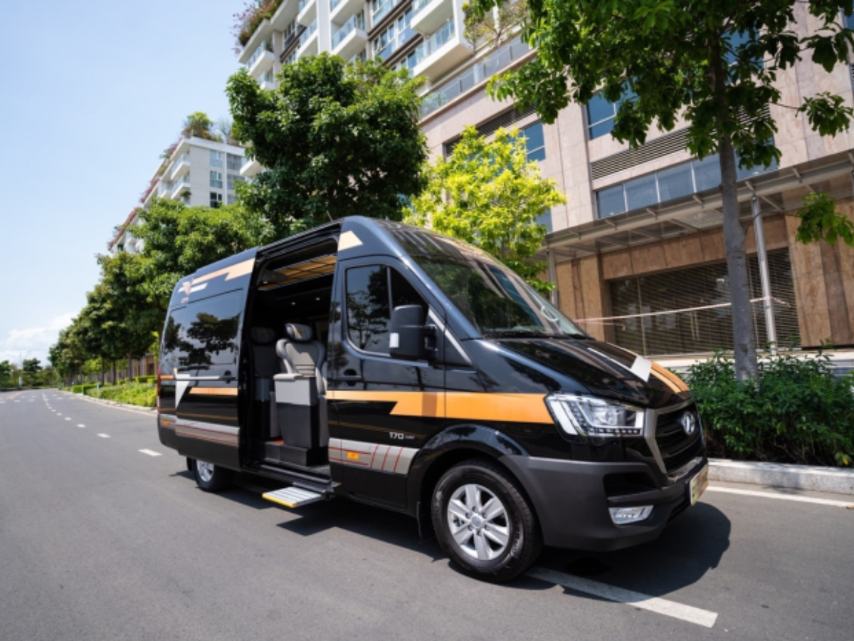 Di chuyển bằng limousine để tối ưu thời gian di chuyển
