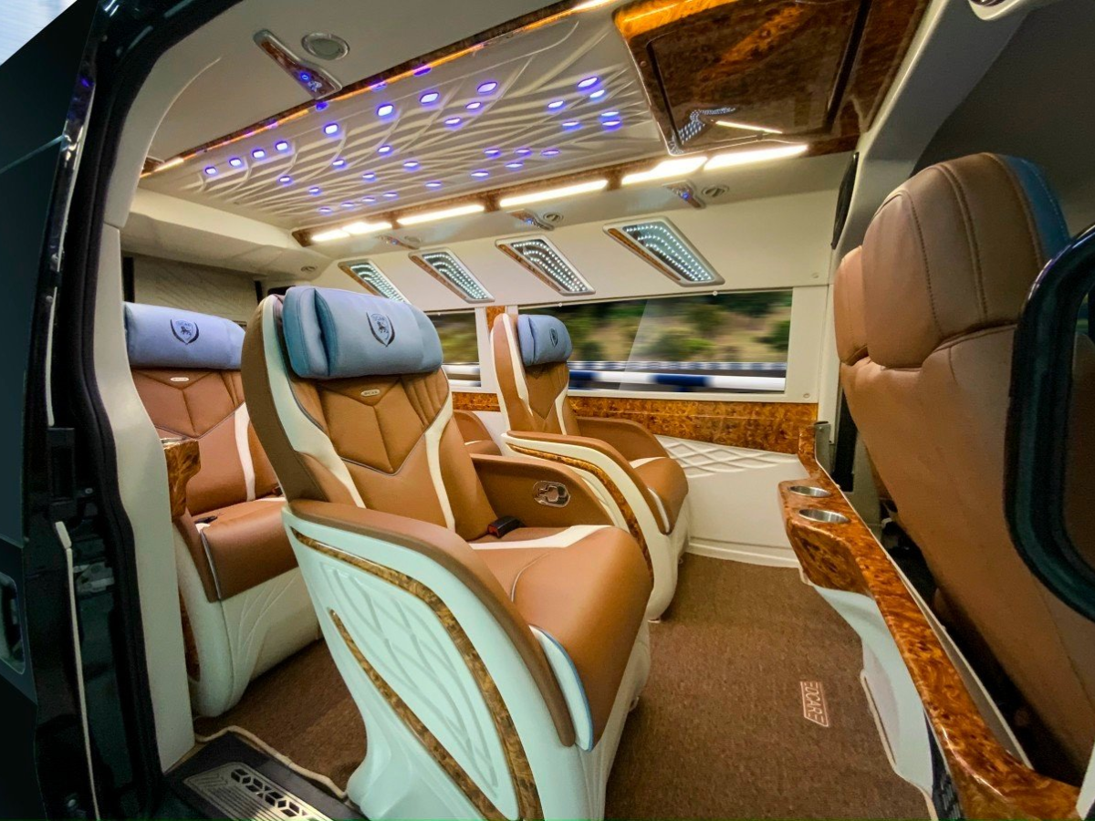 Nội thất sang trọng của nhà xe Hoàng Phương Limousine