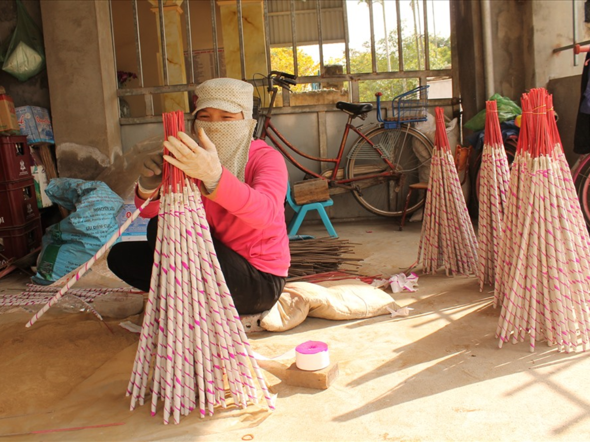 Làng Kiền Bái có hơn 50 hộ gia đình sản xuất hương