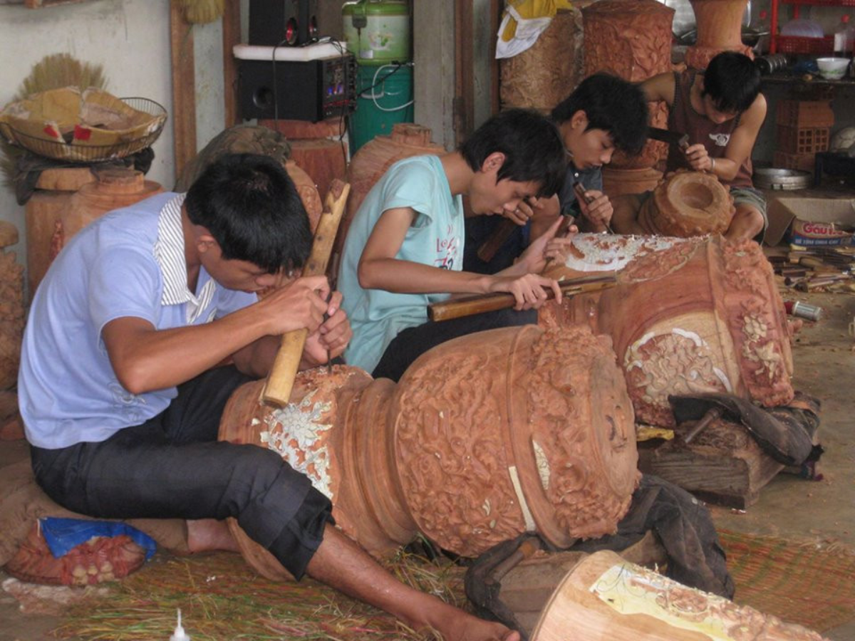 Tay nghề tinh xảo của các thế hệ nghệ nhân tại làng mộc Kha Lâm