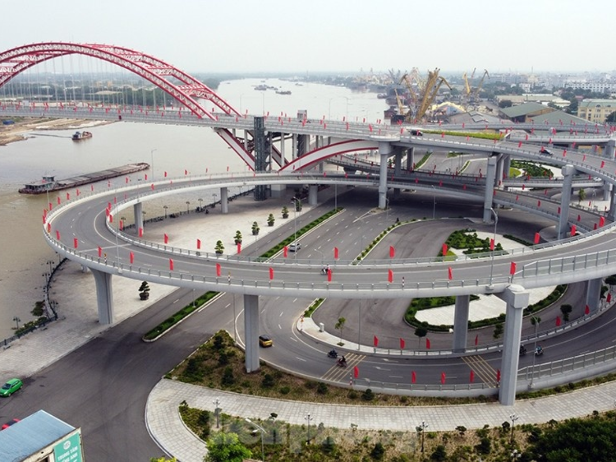 Cầu Hoàng Văn Thụ với kiến trúc uốn cong độc đáo
