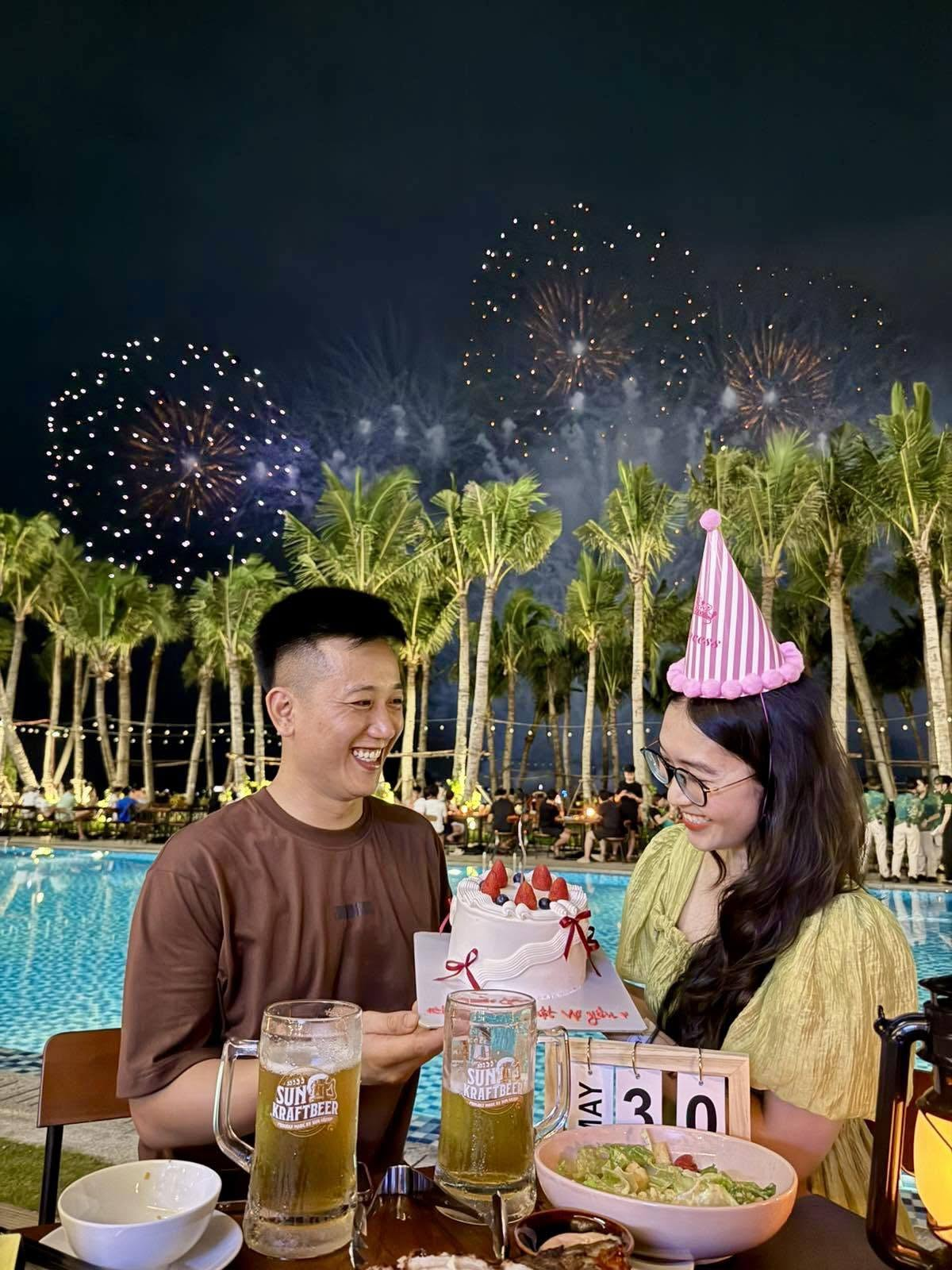 Sun Bavaria Cat Ba sở hữu vị trí ngắm pháo hoa lý tưởng bên vịnh trung tâm
