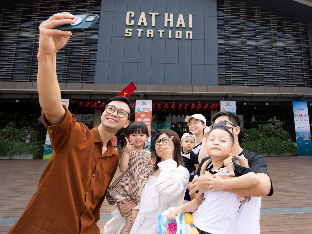 Trải nghiệm cáp treo ngắm toàn cảnh Cát Bà