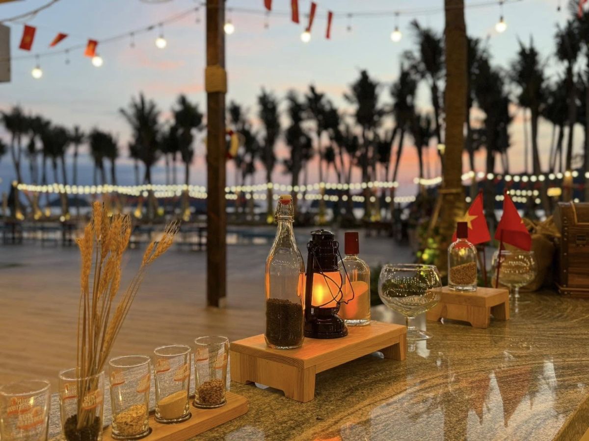 Các khu vực hướng biển hoặc gần sân khấu thường được nhiều người yêu thích.