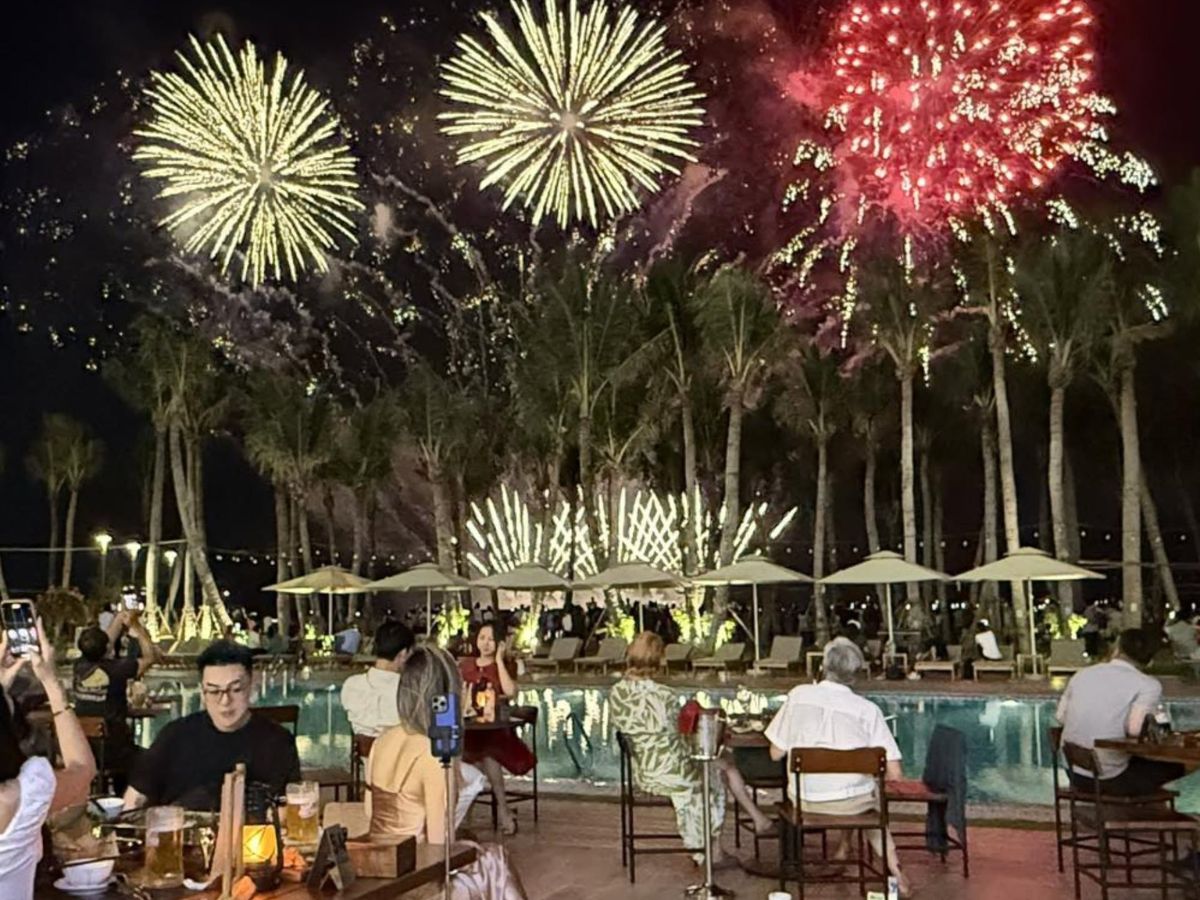 Chương trình pháo hoa ngay tại nhà hàng