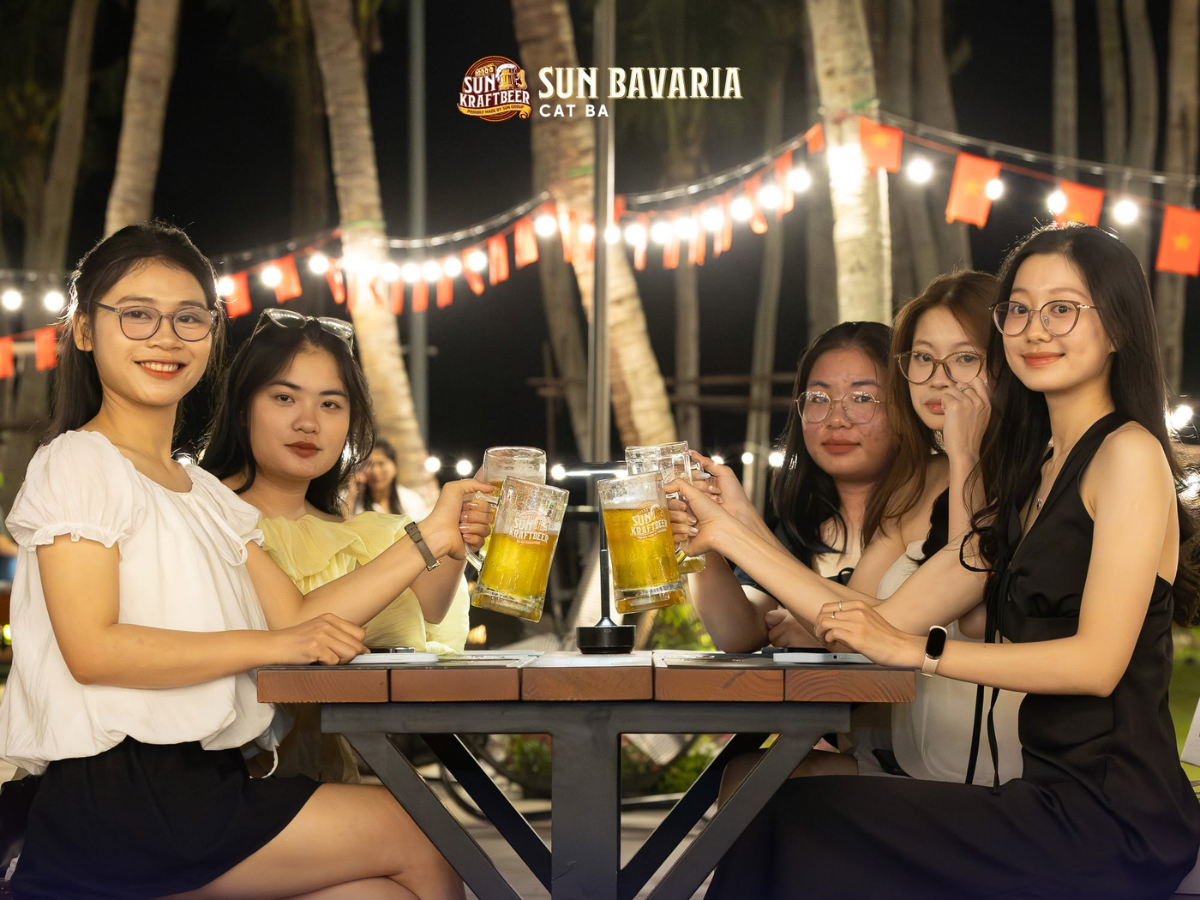 Sun Bavaria Cat Ba thường triển khai các chương trình ưu đãi theo khung giờ hoặc theo nhóm khác