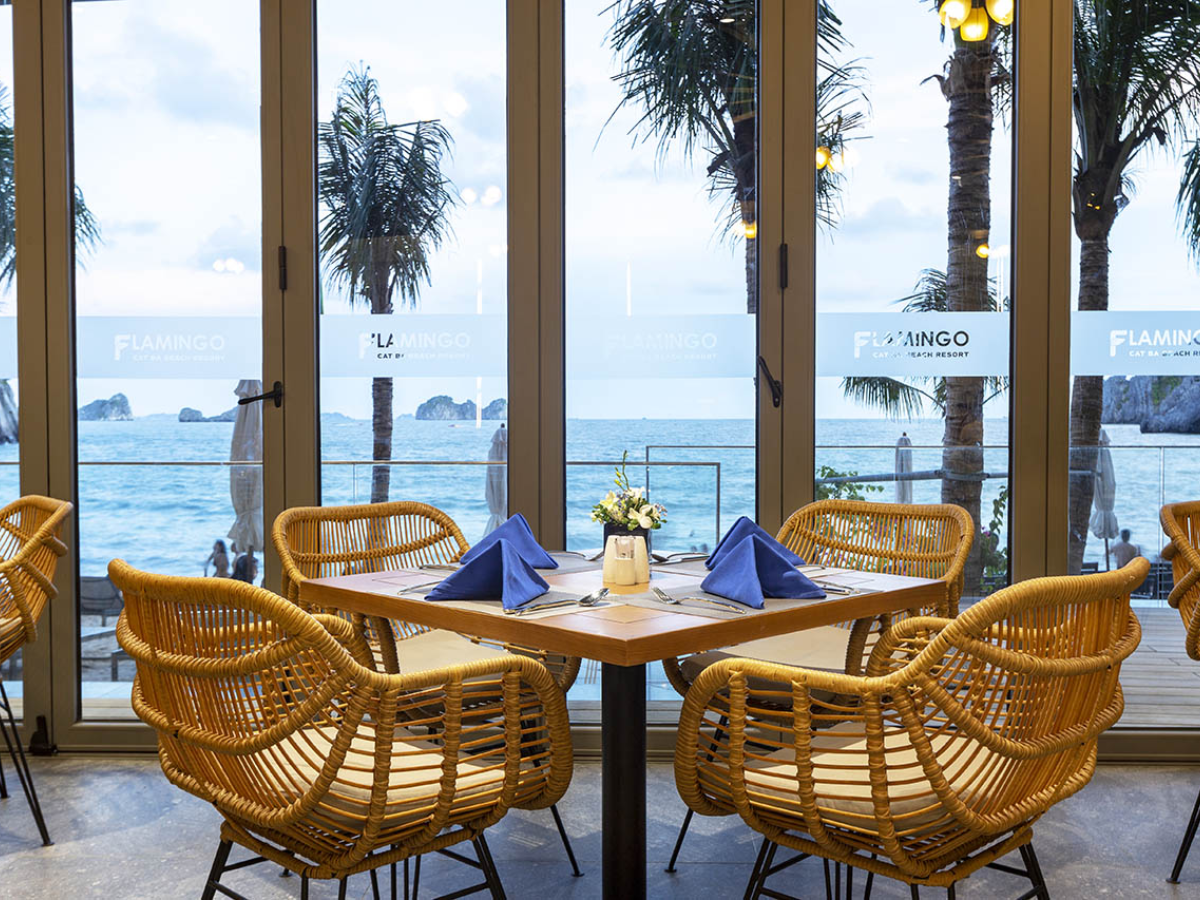 Nhiều quán cà phê ven biển được thiết kế với không gian mở nhưng vẫn có khu vực trong nhà rộng rãi
