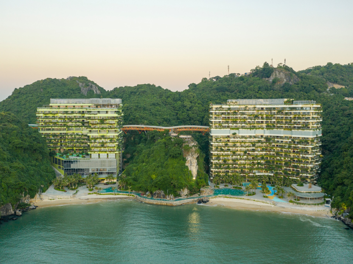 Nhiều khách sạn và resort trên đảo hiện cung cấp đầy đủ các tiện ích như spa, massage, phòng xông hơi