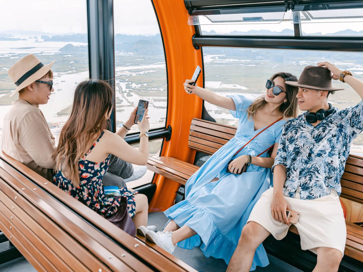 Cabin hiện đại với hệ thống kính trong suốt mang đến góc nhìn bao quát toàn bộ vùng biển