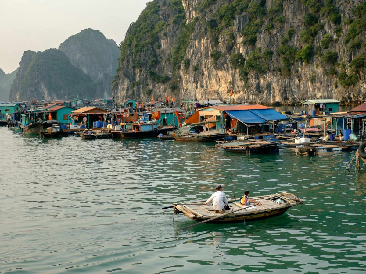 Làng chài Cái Bèo được xem là một trong những làng chài cổ nhất Việt Nam với lịch sử hàng nghìn năm