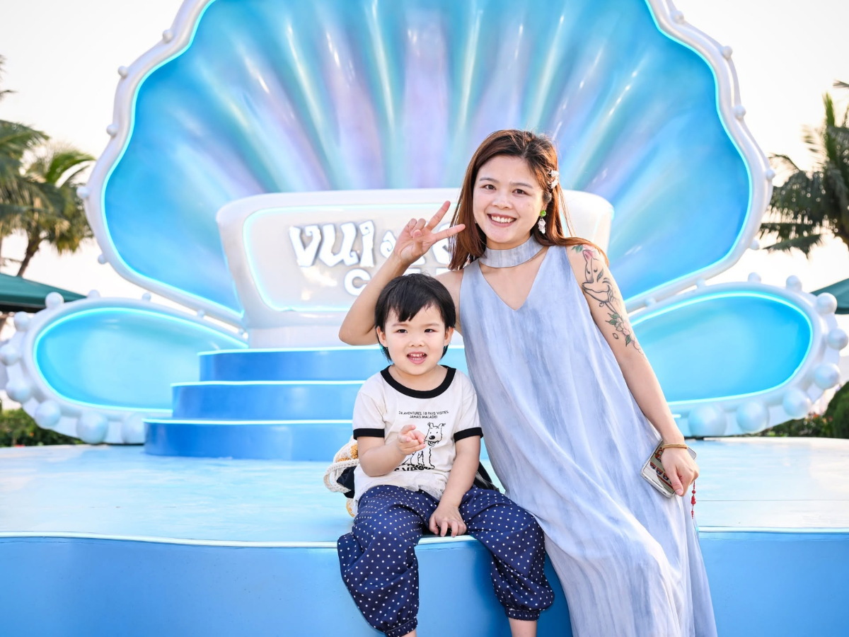 Không gian lễ hội được đầu tư nhiều hạng mục trang trí hiện đại với hệ thống ánh sáng nghệ thuật, cổng chào, photobooth và các tiểu cảnh