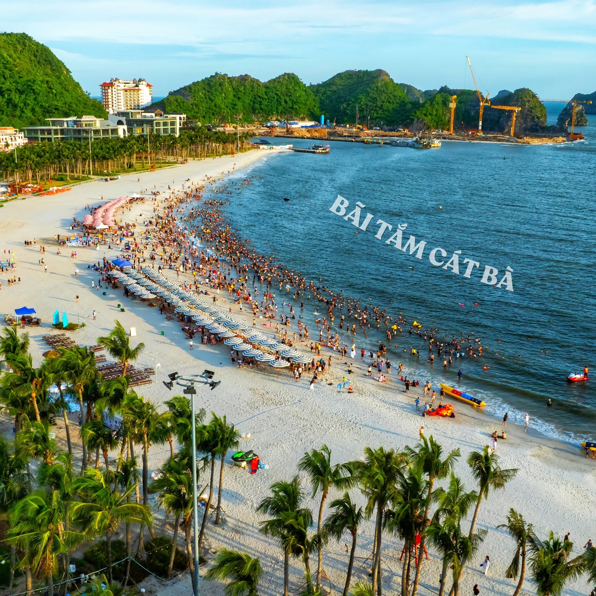 Không gian lễ hội bên biển mang đến diện mạo mới cho du lịch Cát Bà