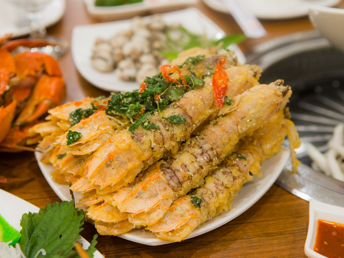 Bề bề được đánh bắt tại vùng biển Cát Bà nổi tiếng với phần thịt chắc, ngọt và giàu dinh dưỡng