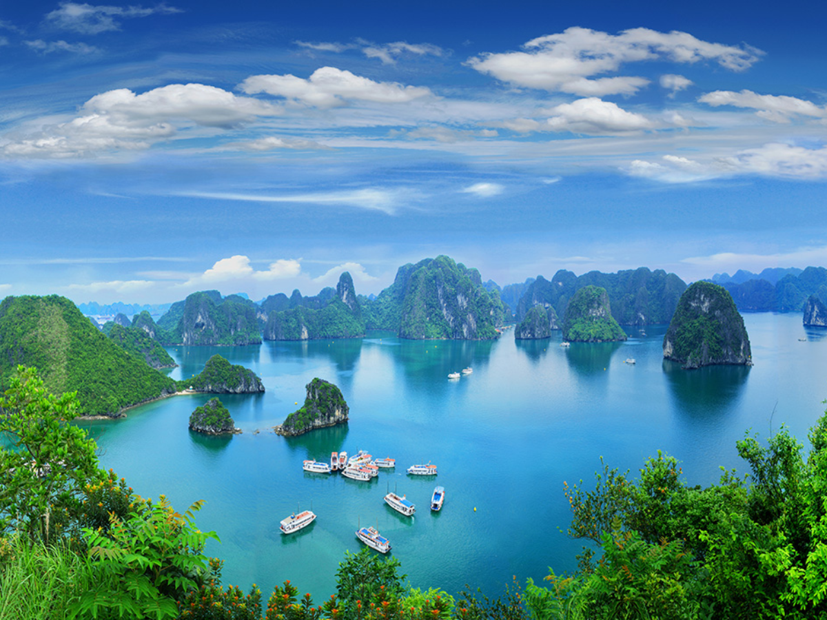Hạ Long được biết đến với Di sản thiên nhiên thế giới UNESCO