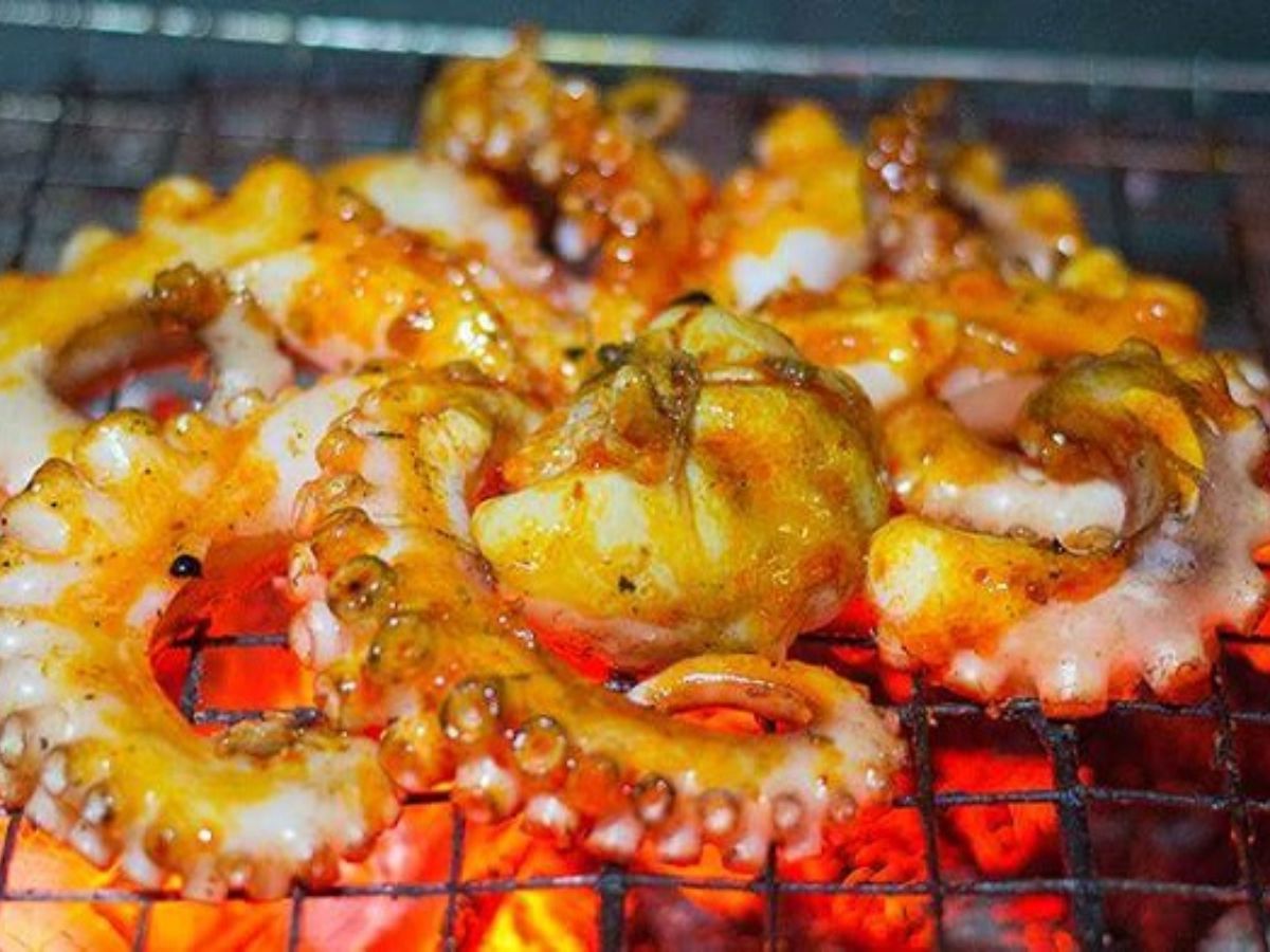 Hải sản trên Vịnh Lan Hạ tươi sống được chế biến giữ nguyên vị