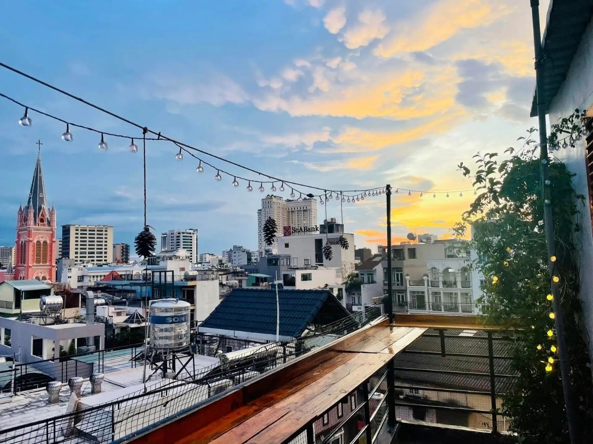 Du khách cân nhắc chọn quán có view phù hợp để ngắm cảnh hoặc thư giãn