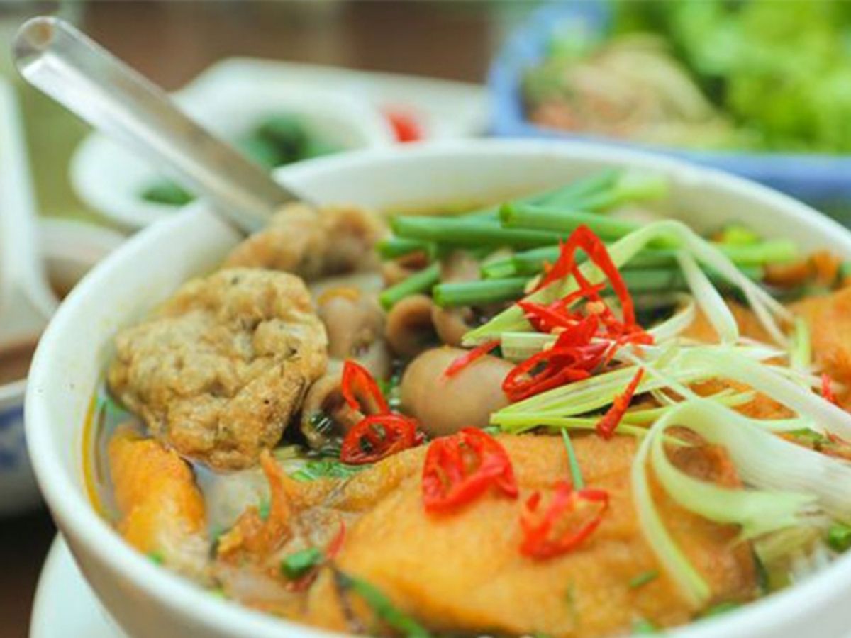 Bún cá cay Hải Phòng ấm bụng cho bữa sáng se lạnh
