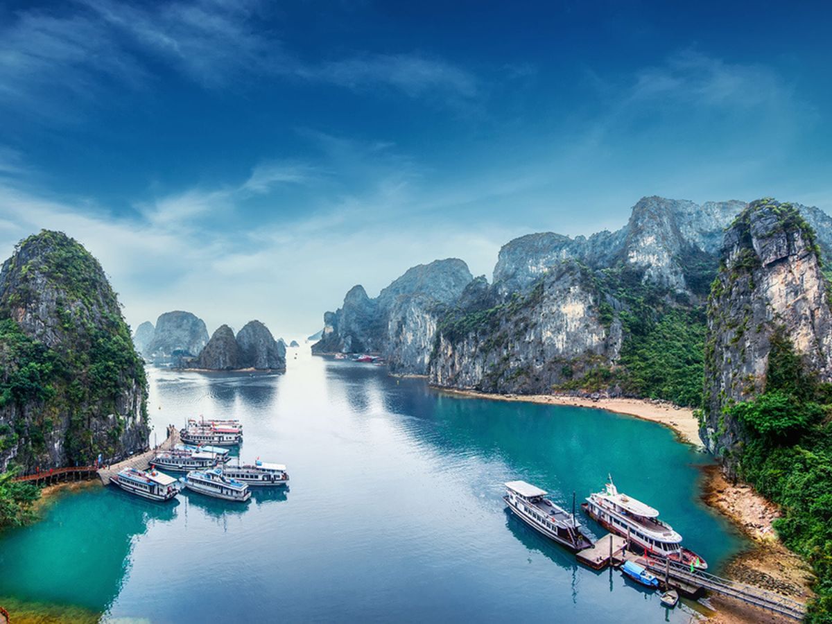 Lưu trú ngoài vịnh là một trải nghiệm mới lạ cho du khách