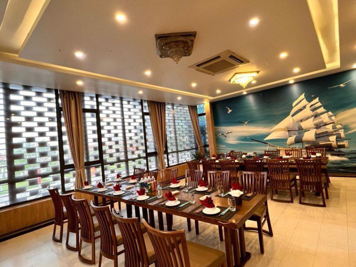 Thuyền hải sản là địa chỉ quen thuộc của người dân Hải Phòng
