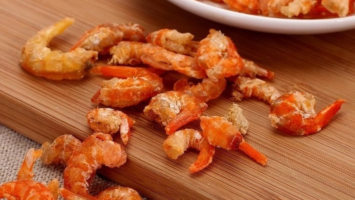 Tôm nõn khô màu sắc tươi tắn là nguyên liệu tuyệt vời cho nhiều món canh ngon