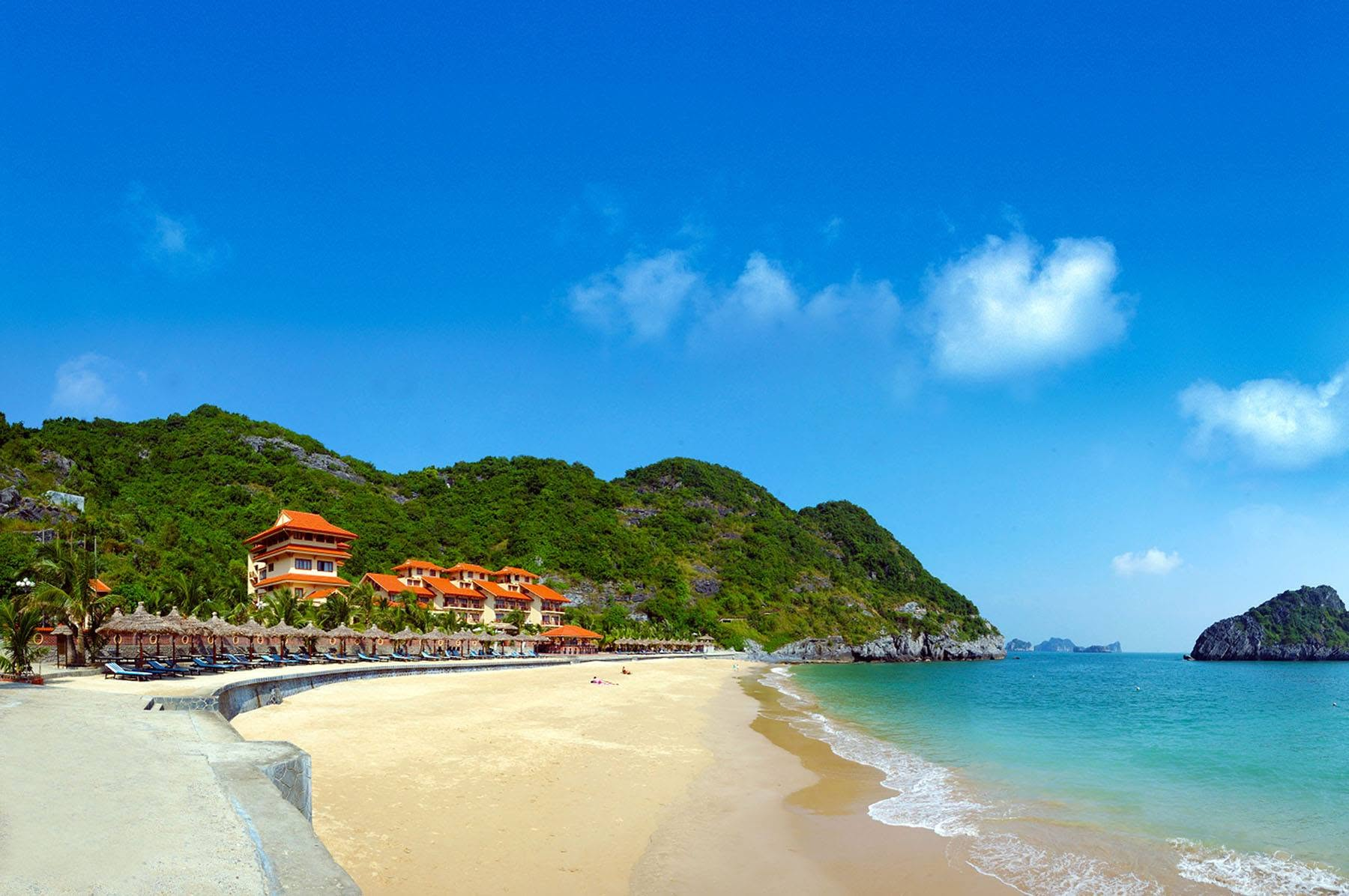 Catba Sunrise Resort mang đến không gian nghỉ dưỡng yên bình bên biển Cát Bà)