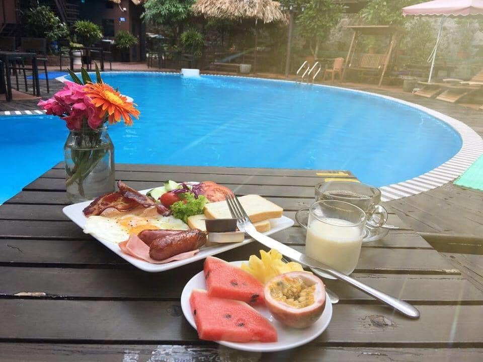 Cat Ba Oasis Bungalow offers a welcoming stay with a satisfying breakfast to fuel your day