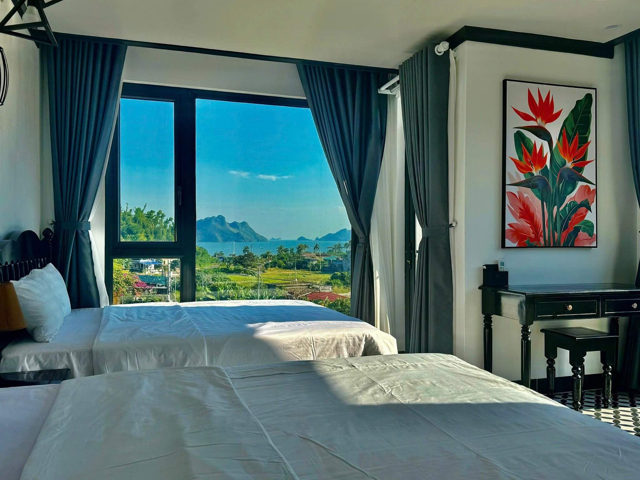 Green Homestay stands out with its peaceful green surroundings, ideal for a relaxing getaway