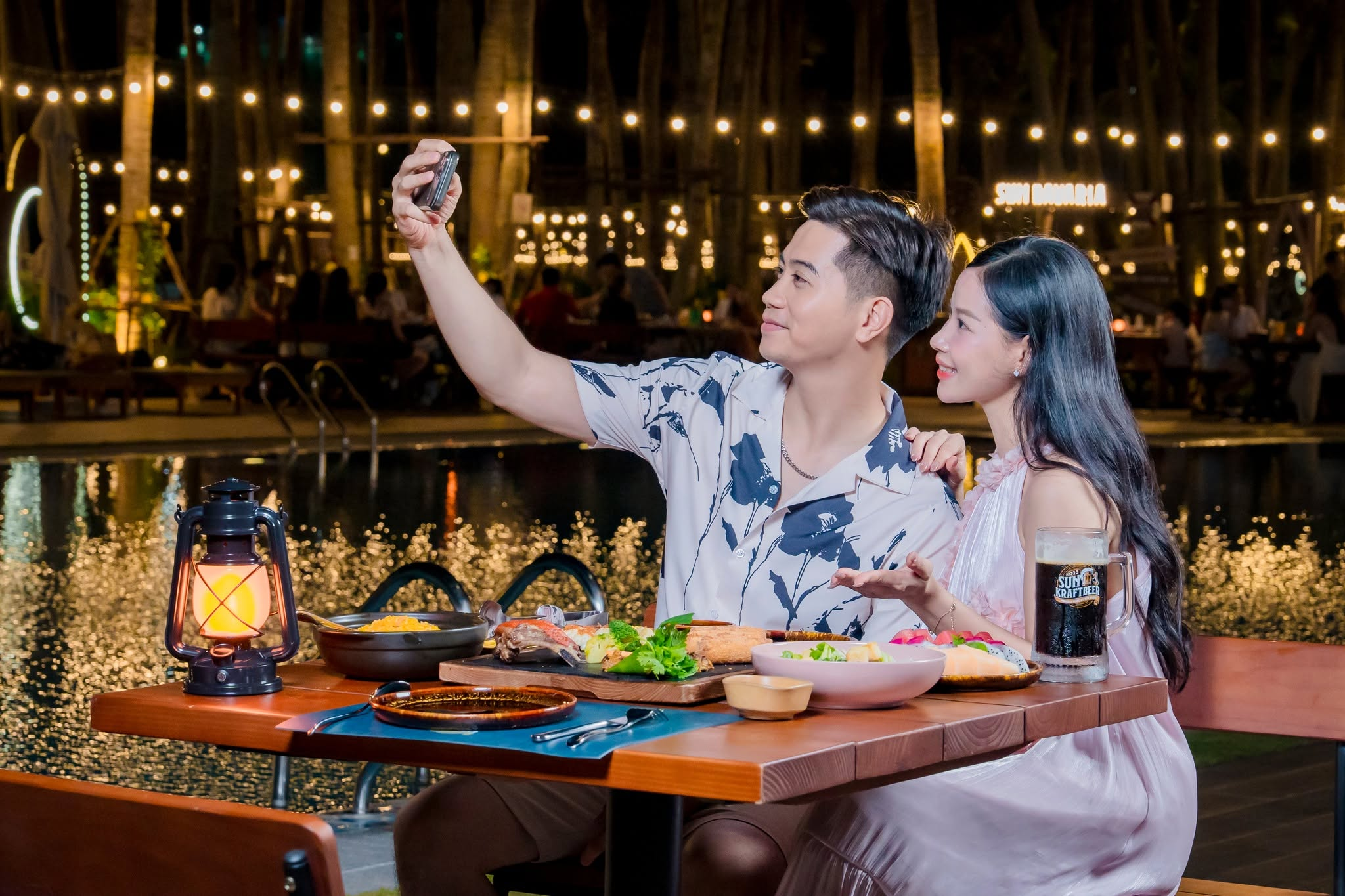 Sun Bravia Cat Ba là địa điểm thưởng thức bữa tối đầy lãng mạn tại vịnh trung tâm Cát Bà