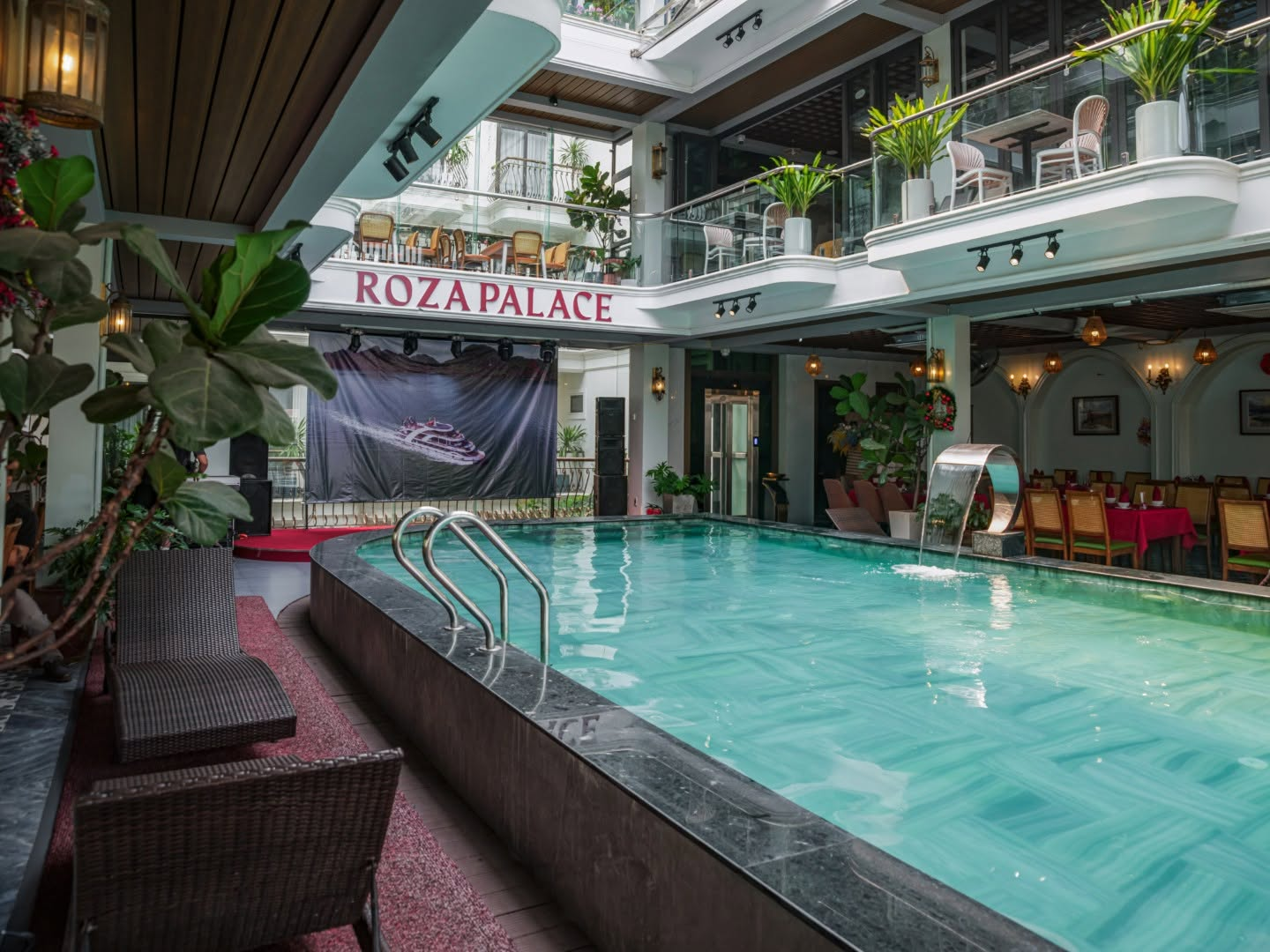 Roza Palace gây ấn tượng với thiết kế không gian nghỉ dưỡng hài hòa giữa biển, núi