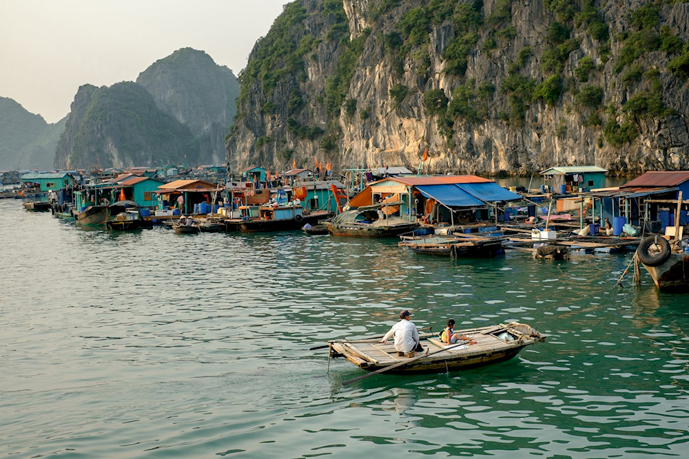 Làng chài Cái Bèo lưu giữ nhịp sống truyền thống của cư dân vùng biển Cát Bà