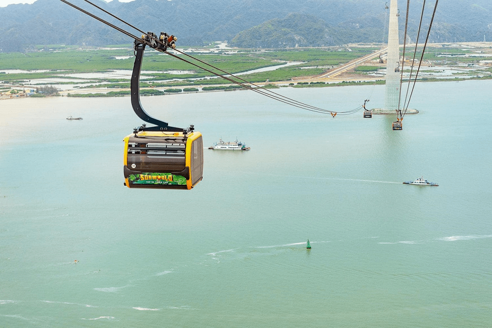 Cáp treo Sun World Cat Ba mang đến góc nhìn toàn cảnh tuyệt đẹp về biển đảo Cát Bà