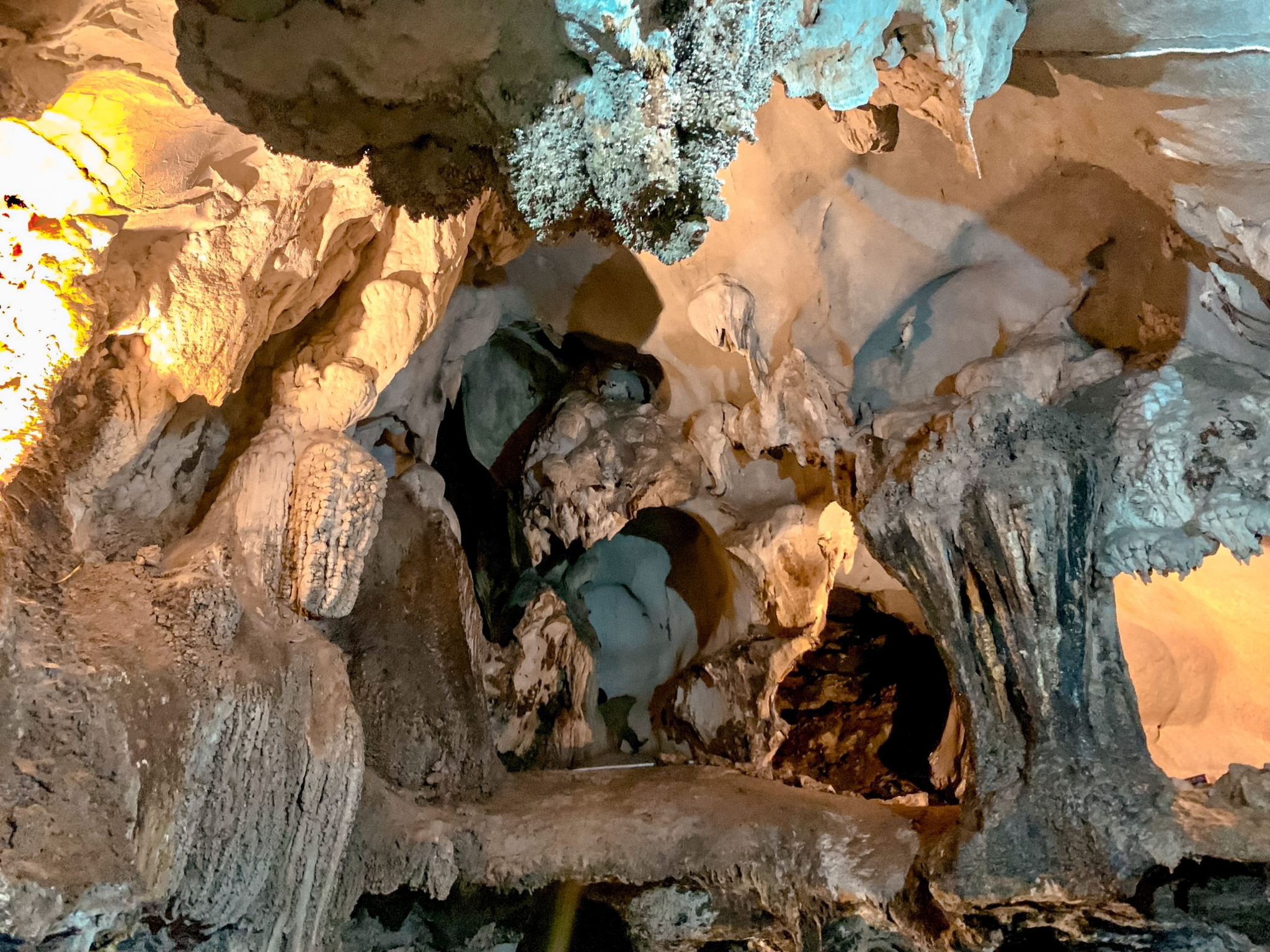 Hệ thống thạch nhũ bên trong động Trung Trang được hình thành qua hàng triệu năm kiến tạo tự nhiên