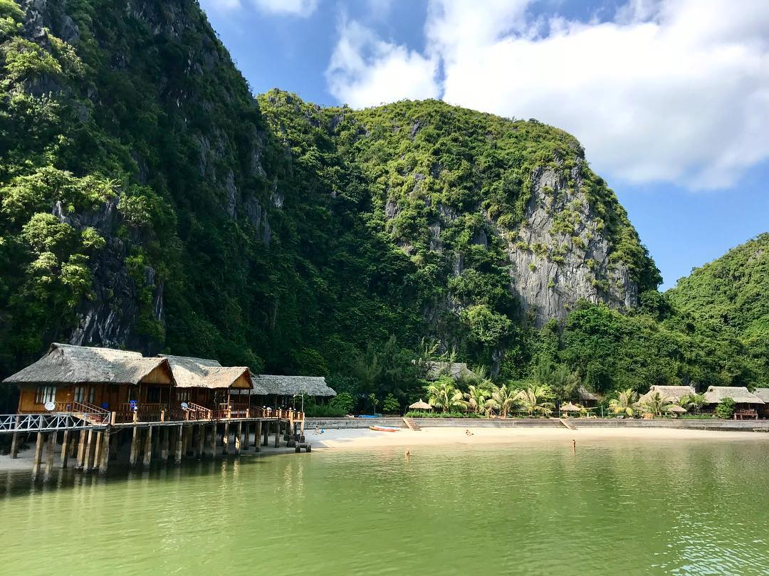 Bãi tắm Nam Cát chinh phục du khách bằng vẻ đẹp hoang sơ và tĩnh lặng