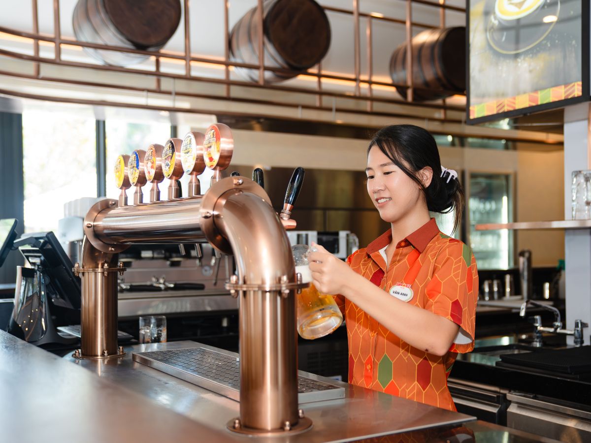 Bia thủ công là món đặc trưng hấp dẫn tại Cát Bà