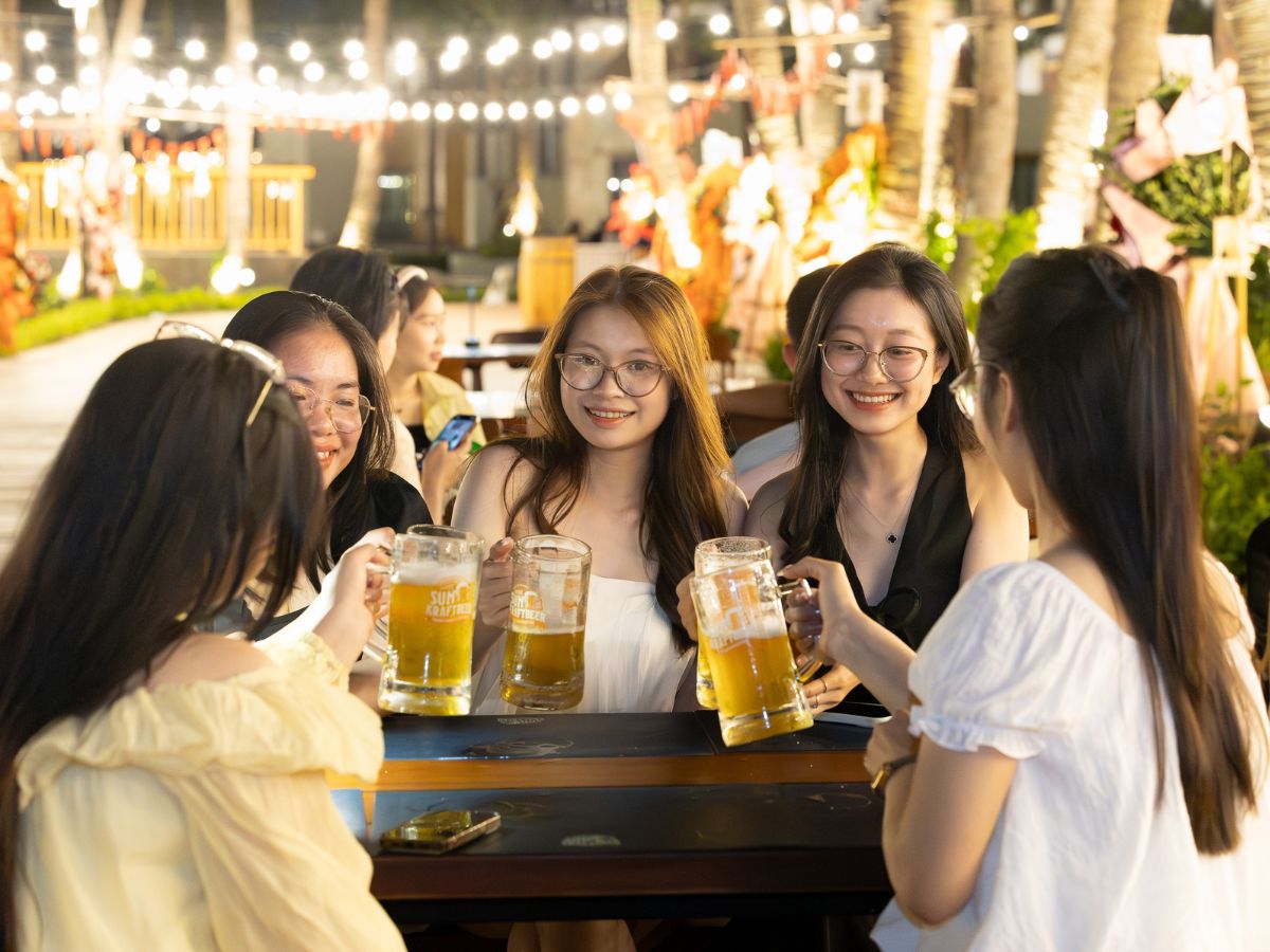 Trải nghiệm food tour đêm Cát Bà mang đến hành trình khám phá ẩm thực đa dạng