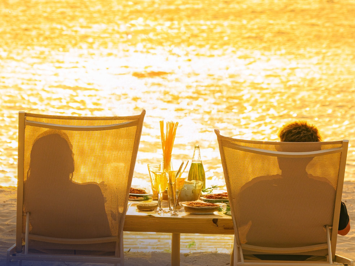 he open-air seaside setting creates a relaxing atmosphere, making it easy to enjoy your getaway at your own pace