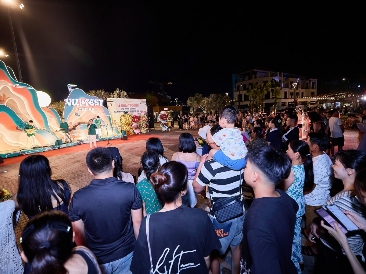 Sau một ngày khám phá thiên nhiên, VUI-Fest Cat Ba là điểm dừng chân lý tưởng để tiếp tục tận hưởng không khí sôi động