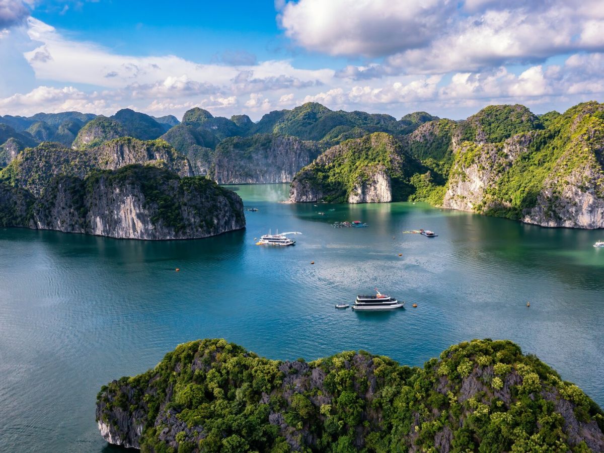 Cat Ba weather in October is characterized by cool and pleasant autumn temperatures